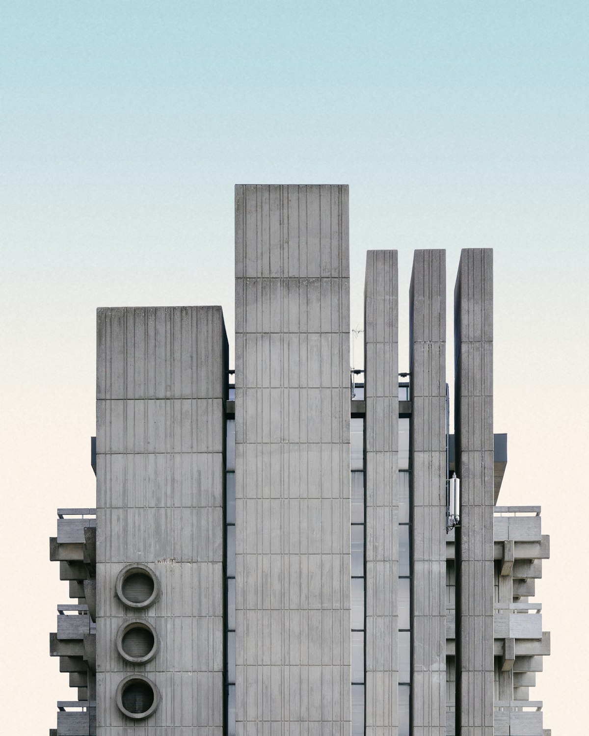 Brutalismo Paulistano: A Arquitetura de SP Que Encanta o Mundo