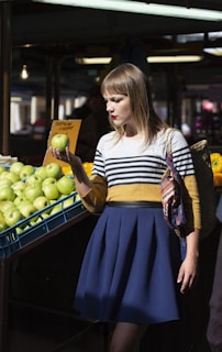 woman holding green apple fruit