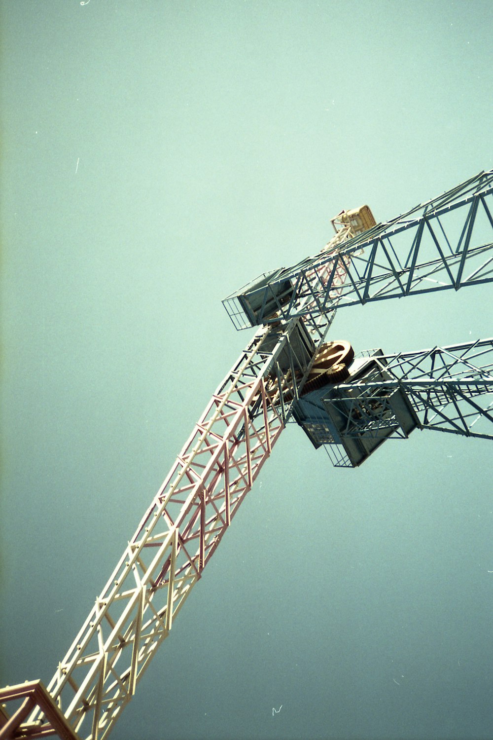 gray and black metal crane