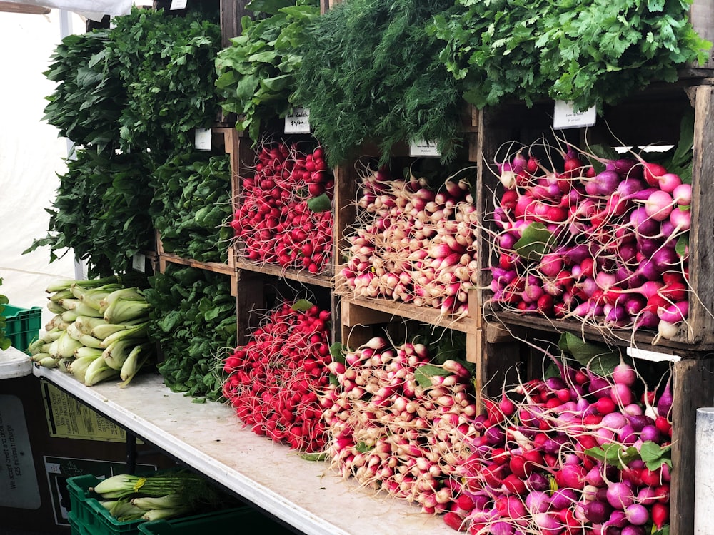 Verduras variadas en rejilla