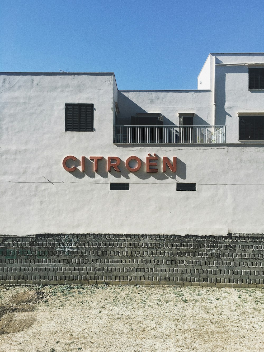 Citroen logo on concrete wall