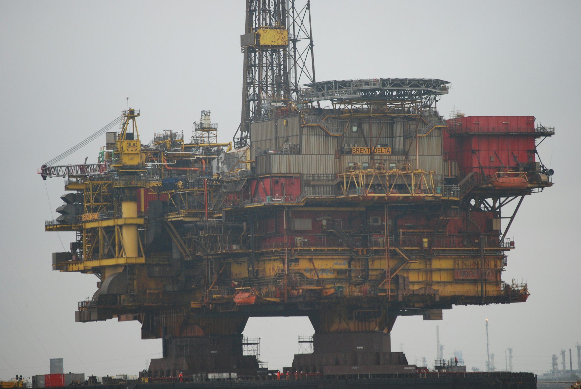 A photo of an oil rig