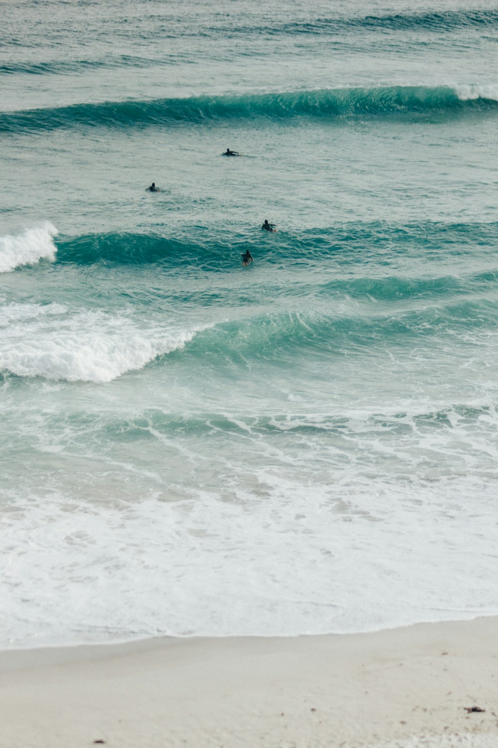 blue sea waves during daytime