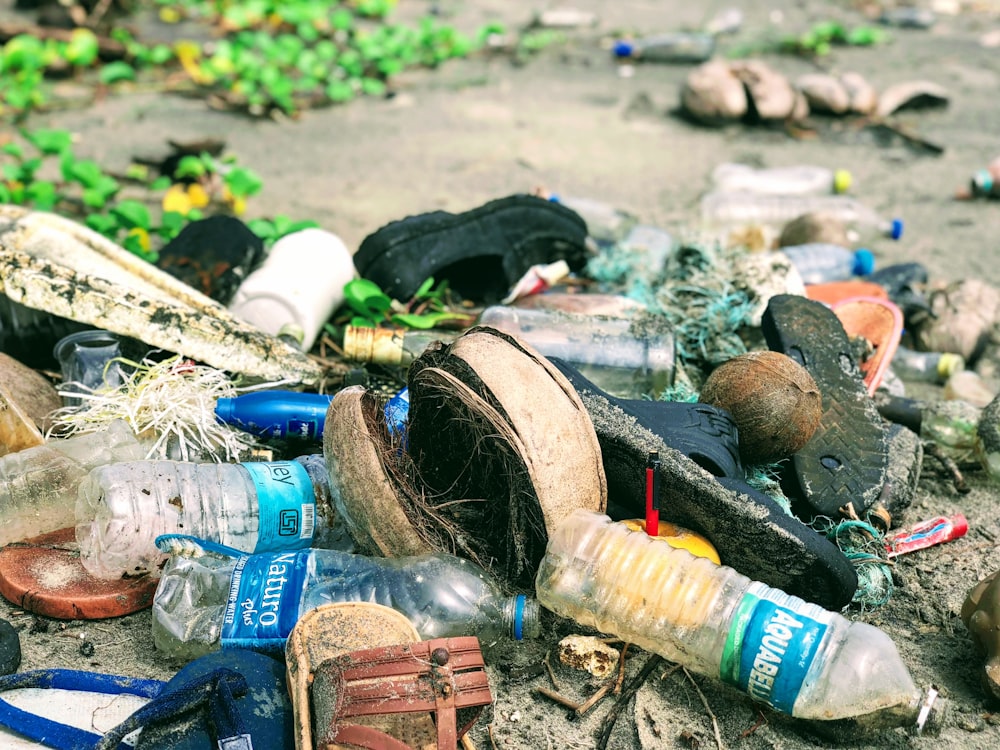 Botellas de agua de plástico transparente