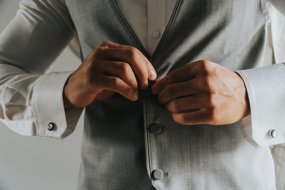 Men's gray formal suit jacket photo – Free Canada Image on Unsplash