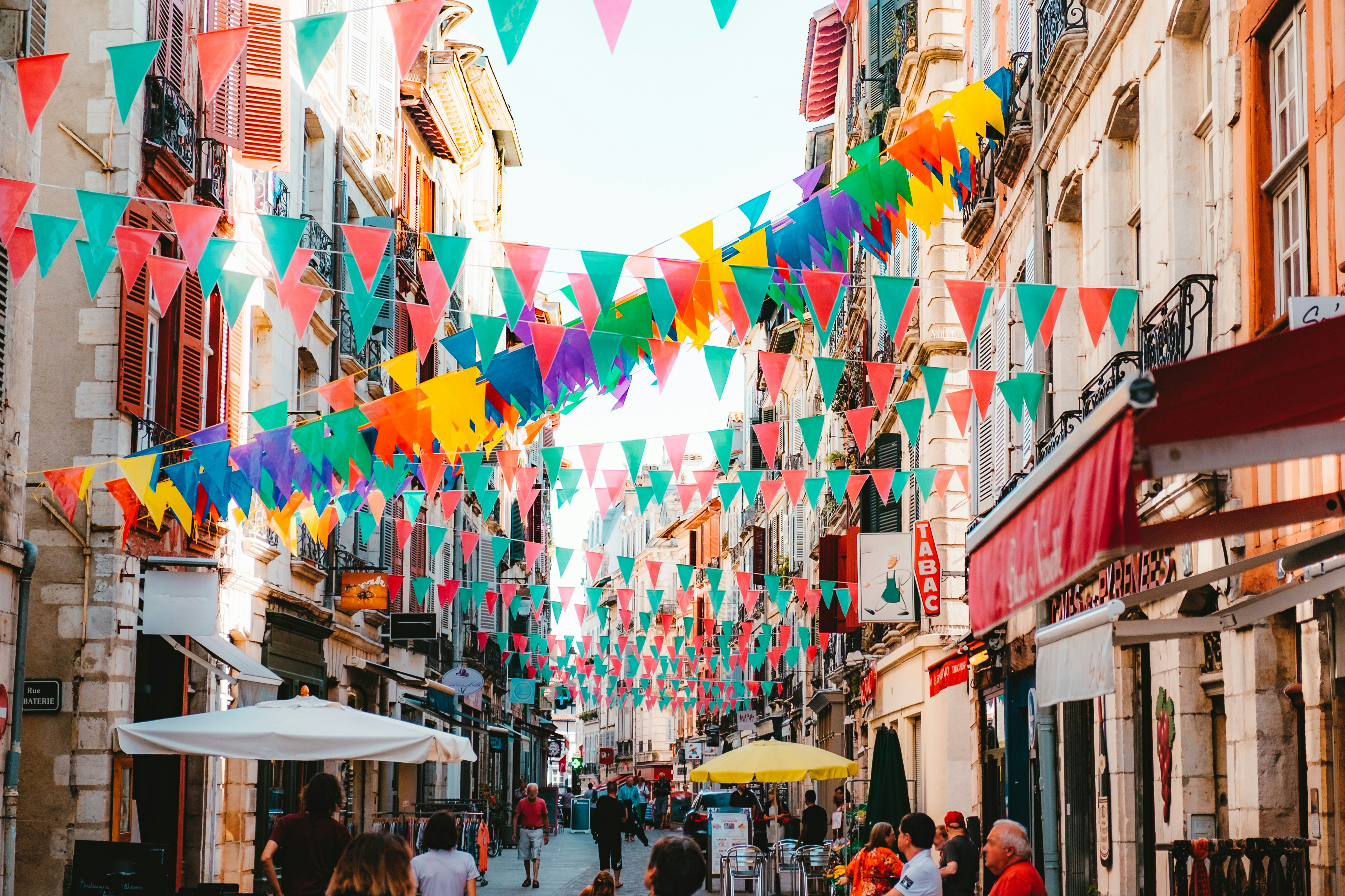 https://images.unsplash.com/photo-1537111355507-1f73d87ecadf?ixlib=rb-1.2.1&q=85&fm=jpg&crop=entropy&cs=srgb