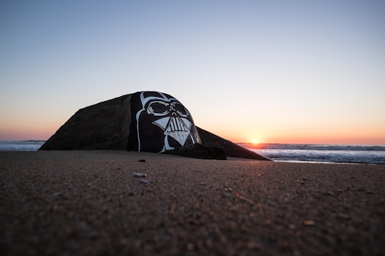 Star Wars Darth Vader decor near body of water in Grayan-et-l'Hôpital France