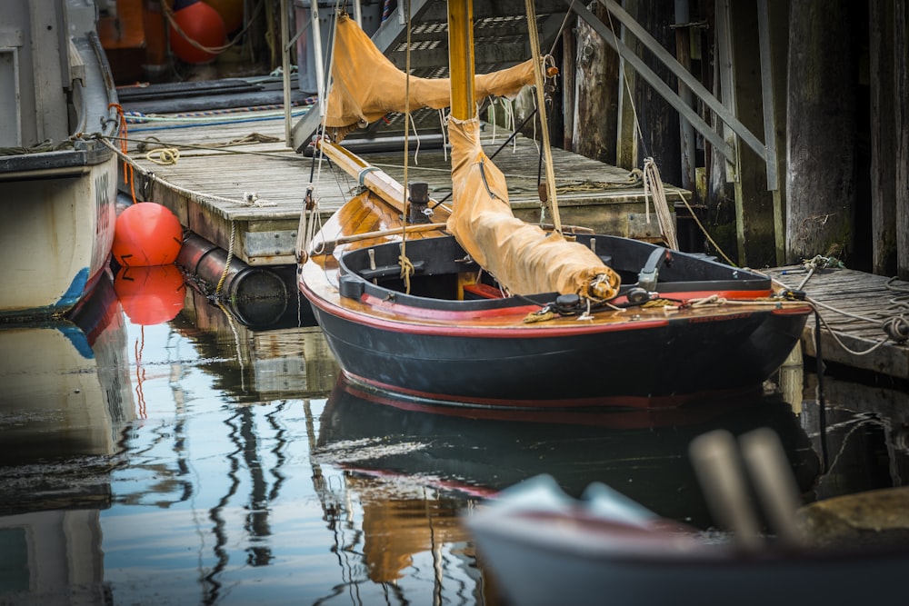 Bateau sur plan d’eau