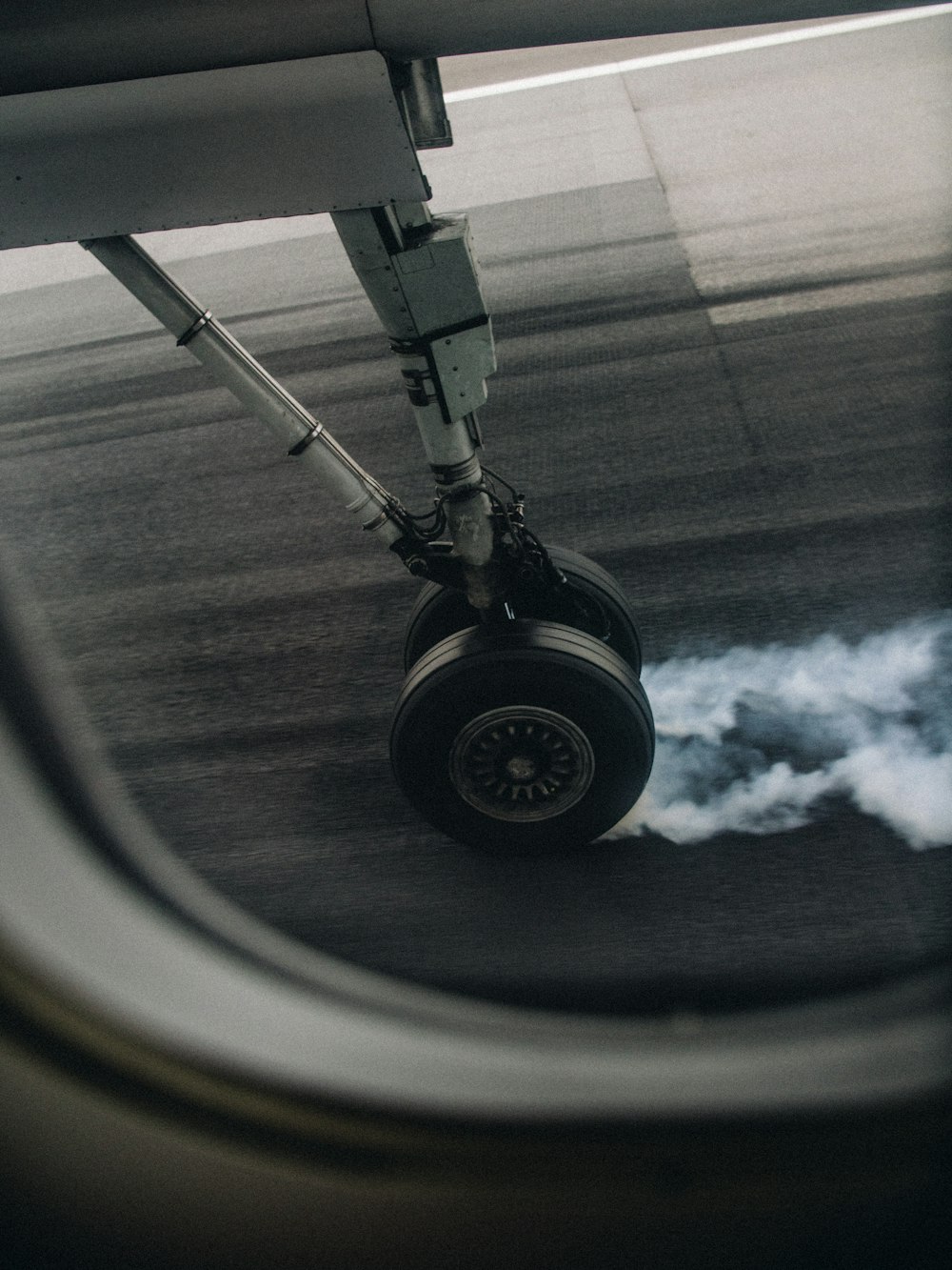 Avión de pasajeros negro