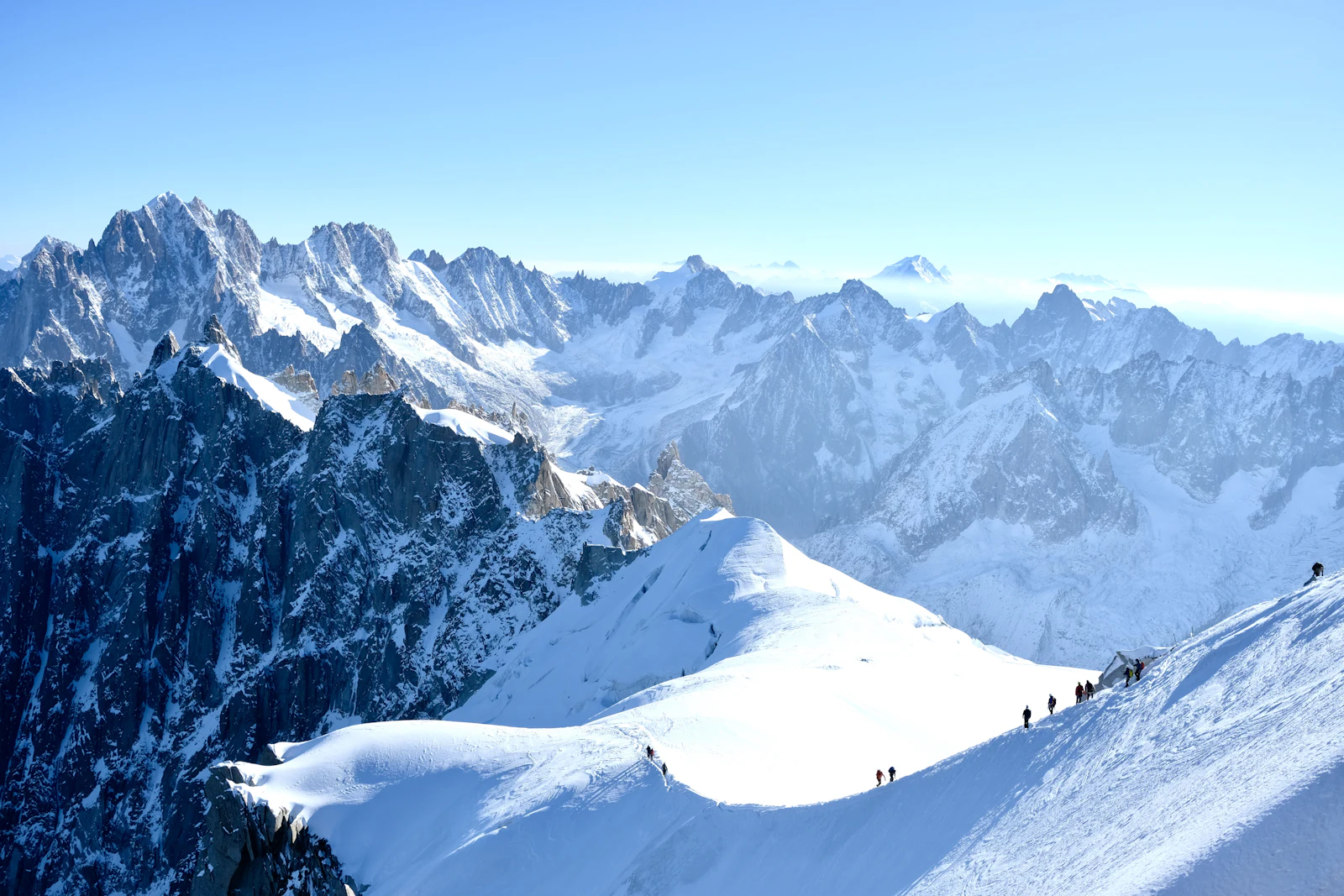 Randonneurs en haute montagne dans le massif du Mont-Blanc (photo d'illustration)