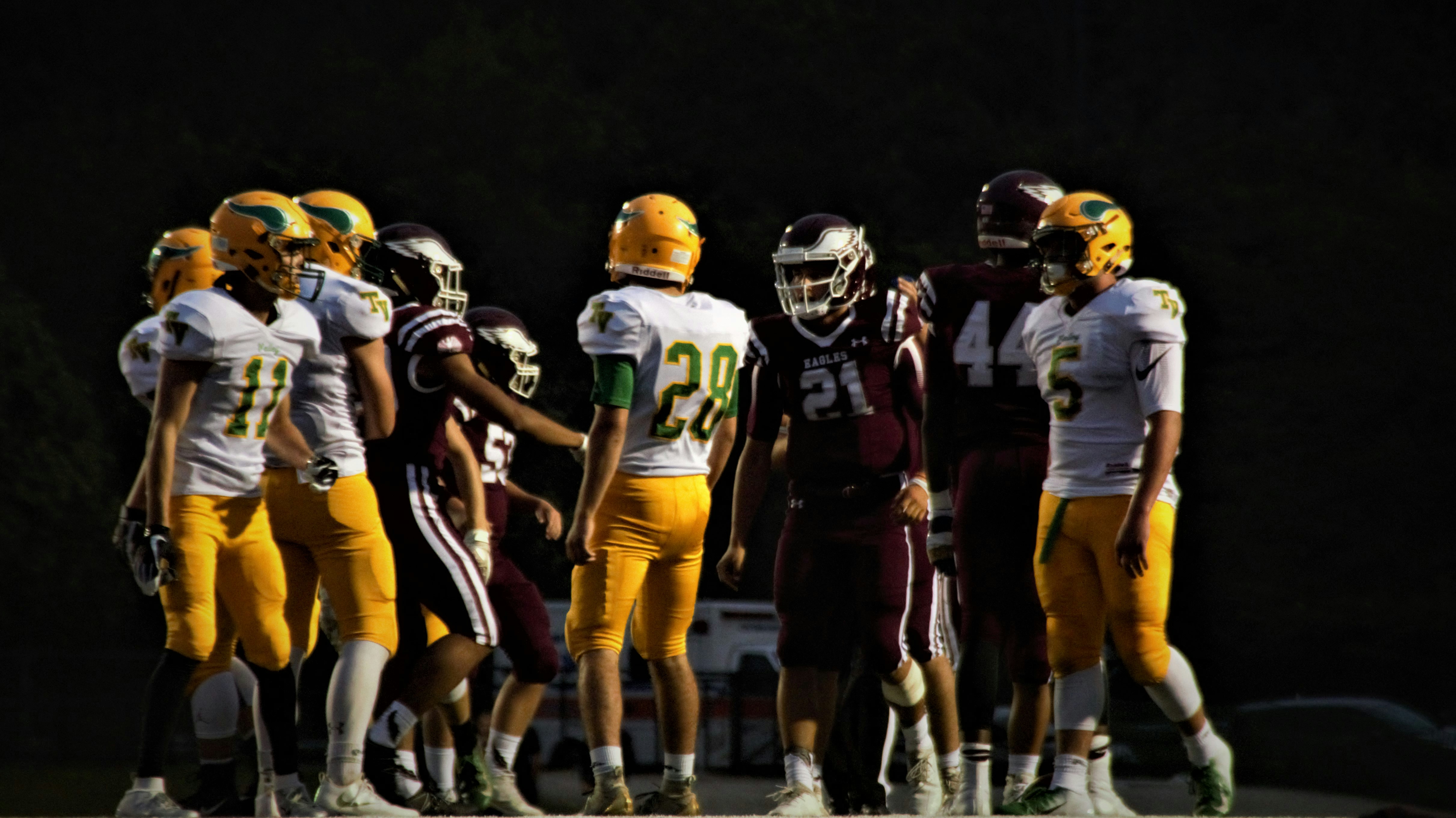 USA Football Teams vs UK Teams: A Comparative Overview