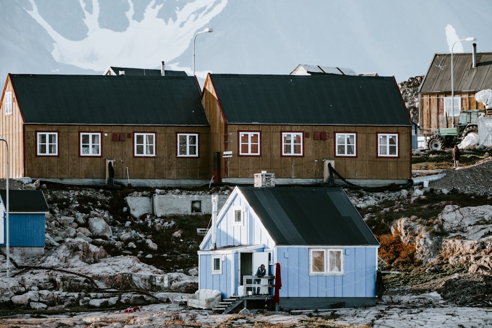 houses on cliff