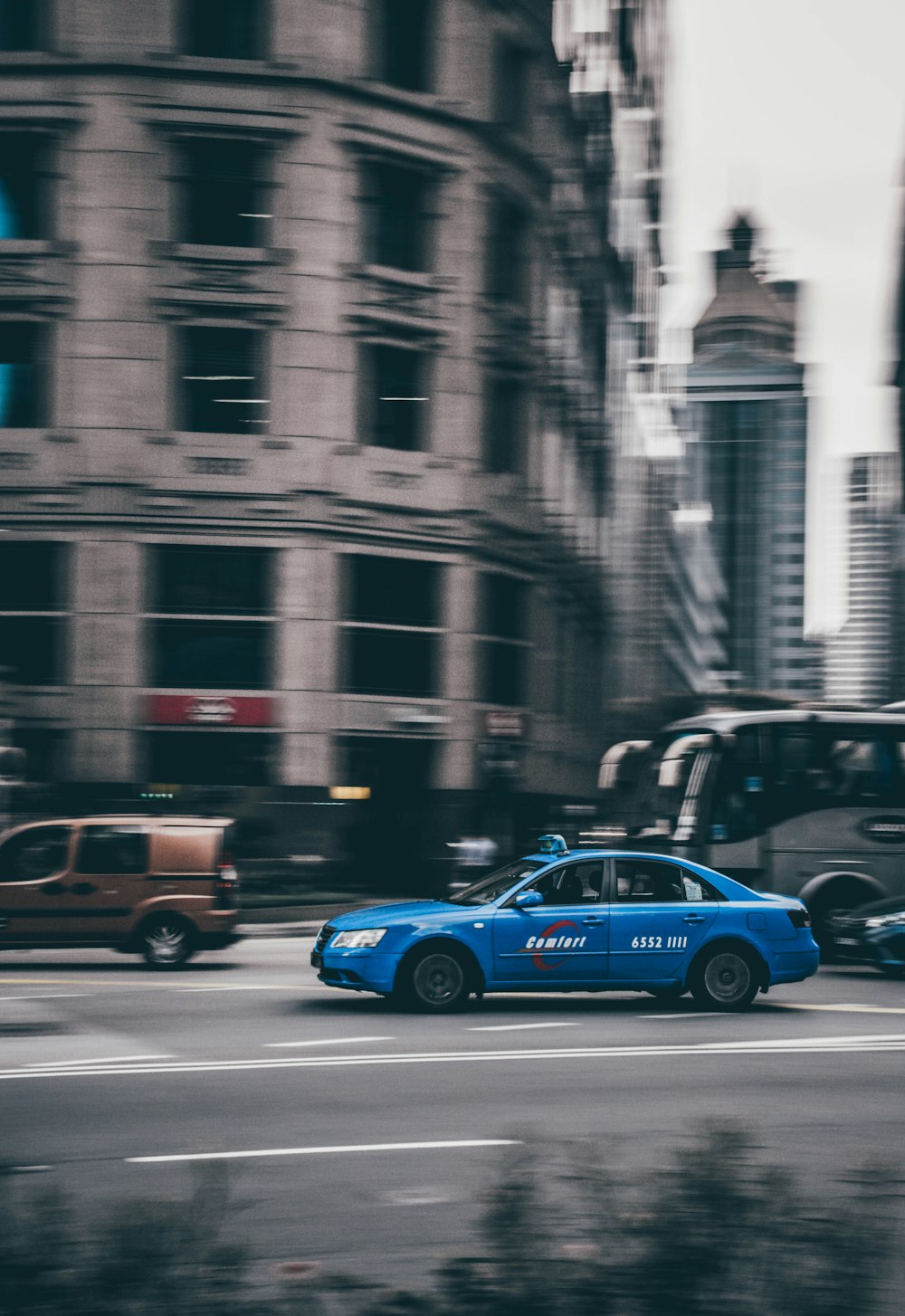 blue sedan selective-focus photography