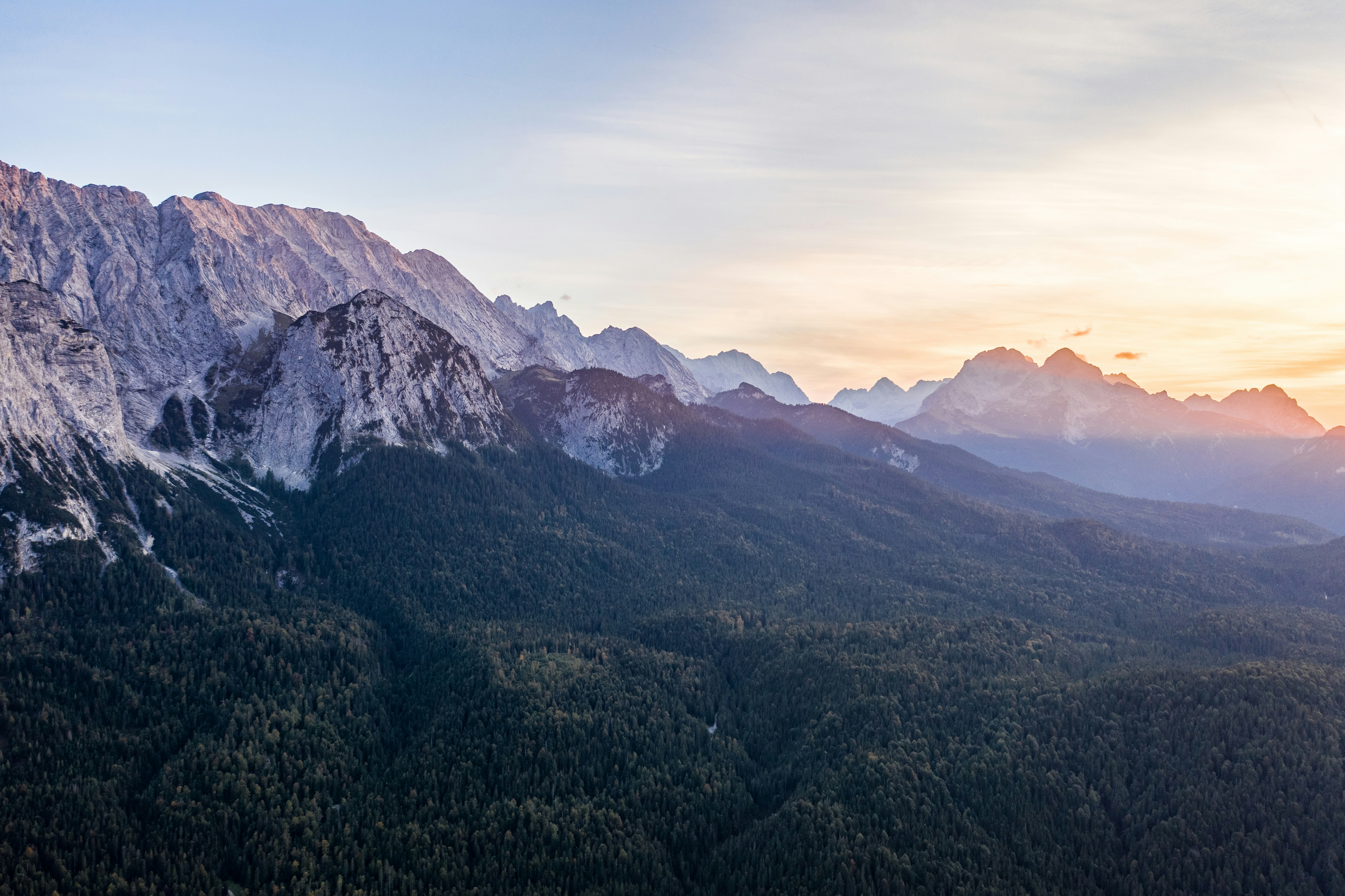 When beeing on a yoga retreat in the alps, I captured this beautiful shot when everything around was very silent and the sun was close to set. I enjoy the atmosphere in this picture as it has a majestic feel to it while beeing calm and relaxed at the same time.