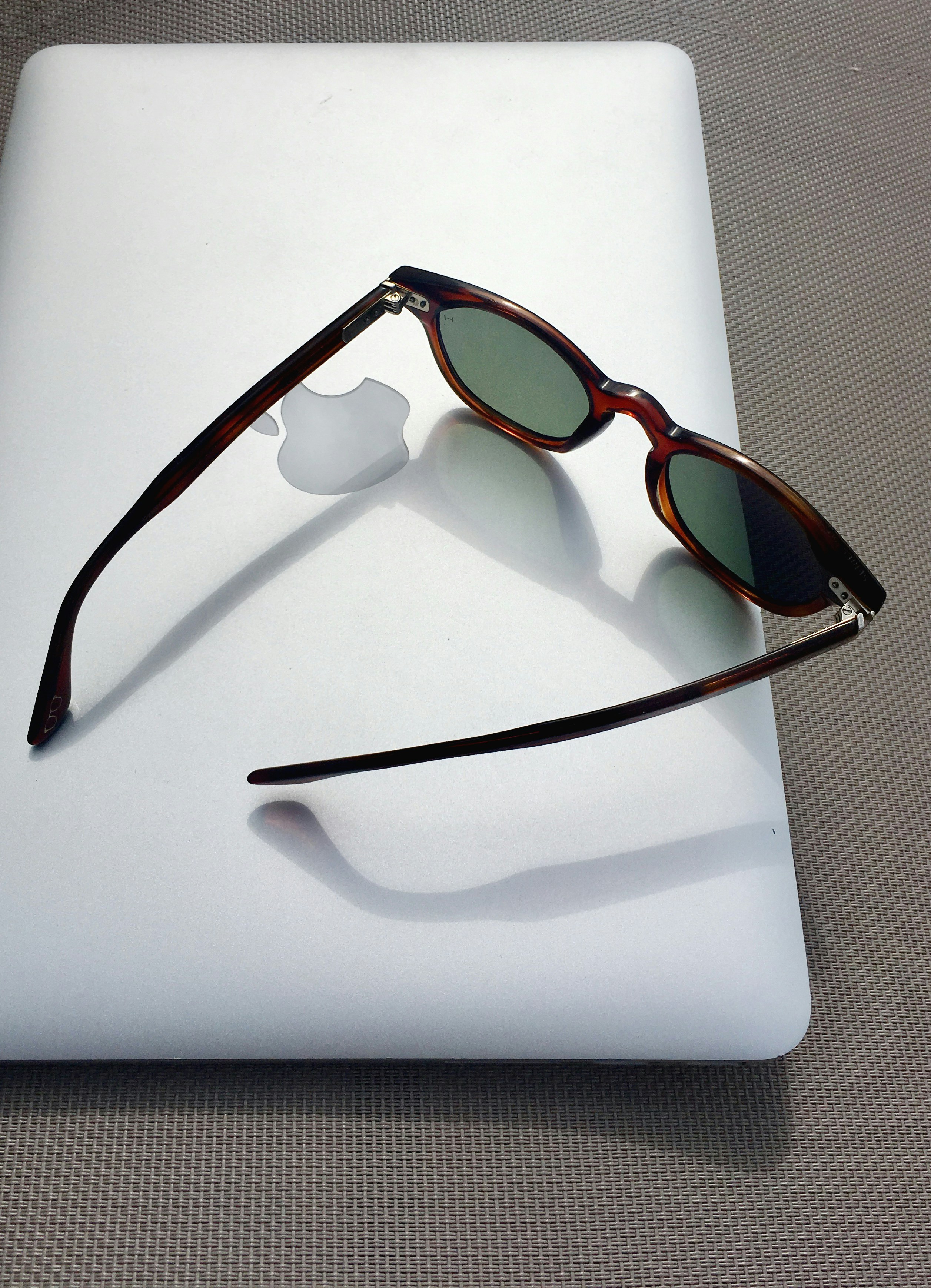 A Comprehensive Guide to Women’s Eyewear: Sunglasses, Goggles, and Laptop Glasses