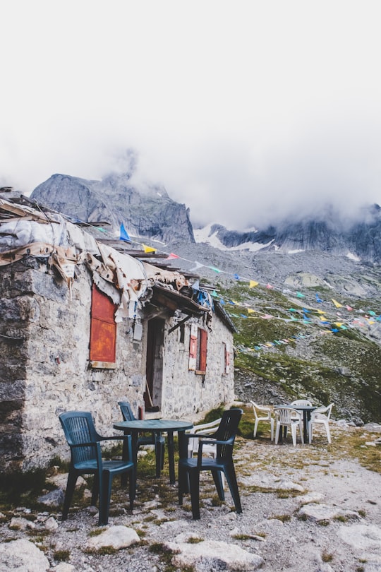 black plastic patio set outside house in Rifugio Allievi Bonacossa Italy