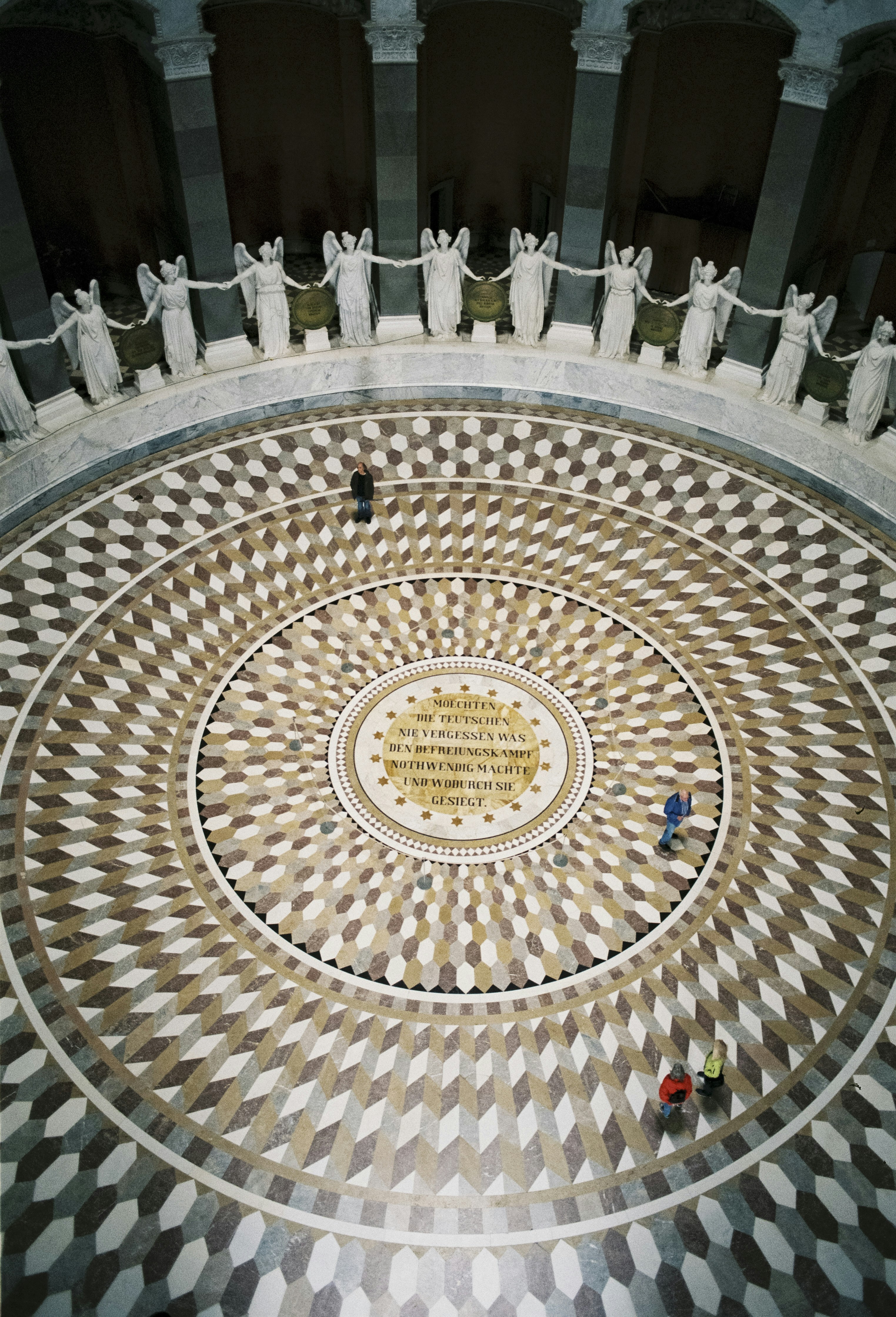 Made with Leica R7 (Year: 1994) and Leica Elmarit-R 2.8 / 28mm (Year: 1978). Analog scan. Film reel: Fujicolor DXF 100