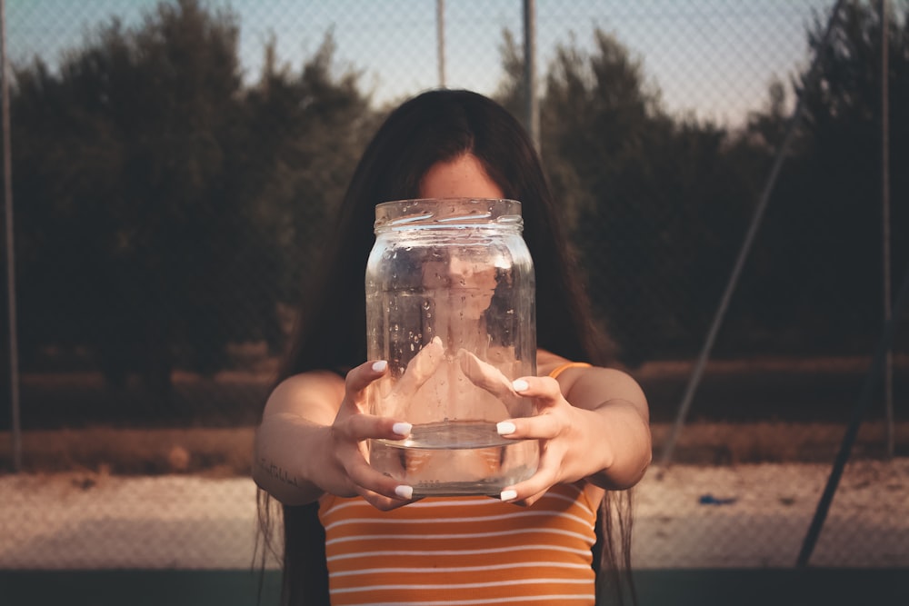 clear glass Mason jar