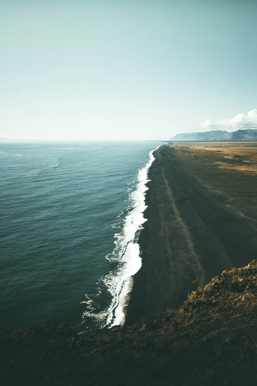 fotografia di paesaggio di riva del mare