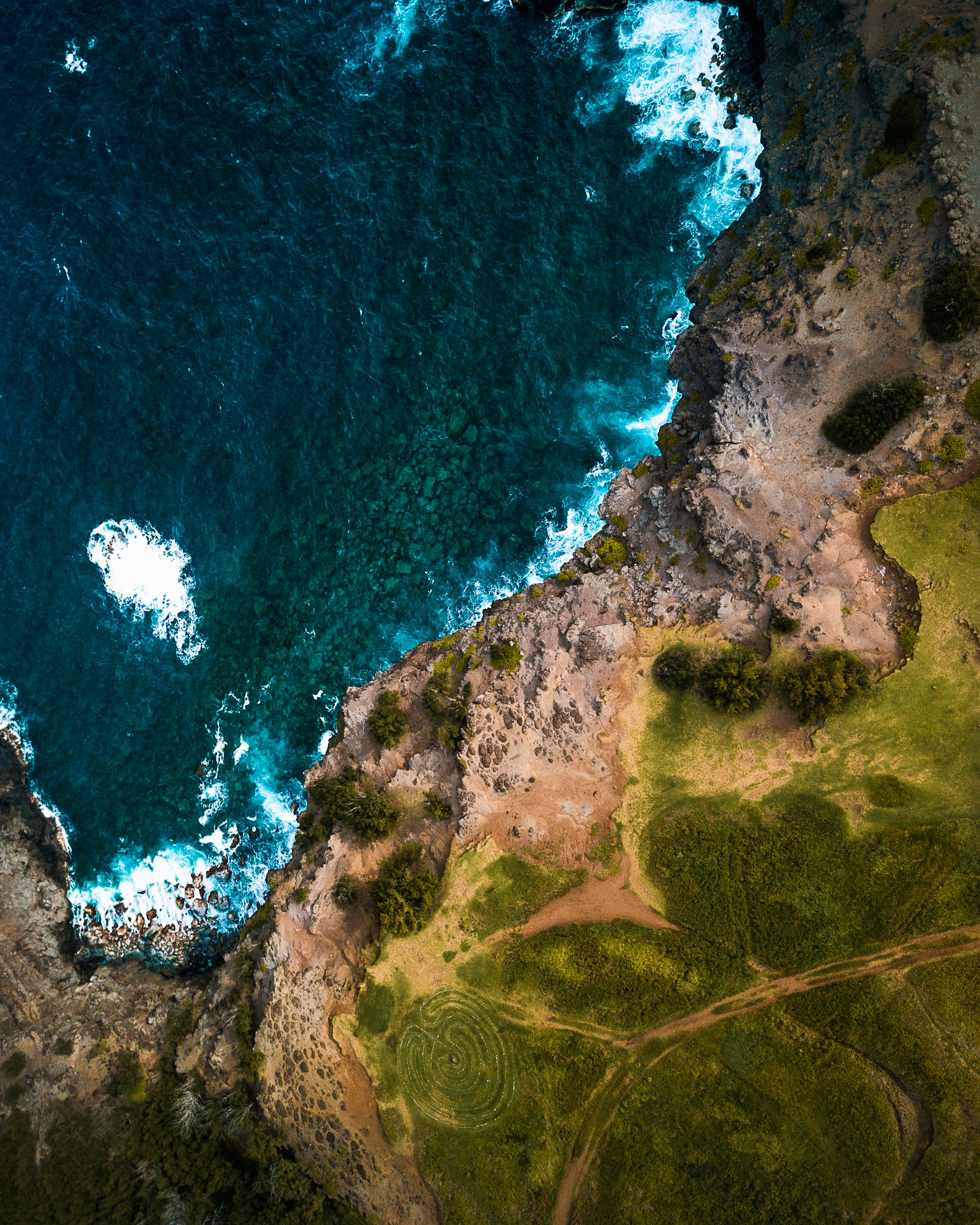 This shot is taken from the start of the Acid War Zone Trail. I was very tentative to put the drone up in the air here due to the strong winds but I’m glad I managed to fly straight up in the air and get this shot without too much risk. The North West Coast of Maui is oftened overlooked in favour of more popular destinations.... but these coastlines were very rugged and extremely fascinating to me. I’d highly recommend the trip.