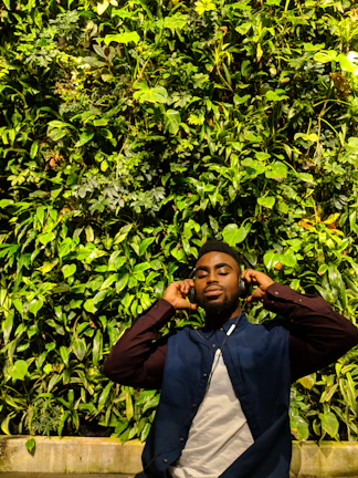Happy customer enjoying a Verdevibe product outdoors, surrounded by lush greenery and urban vibes.