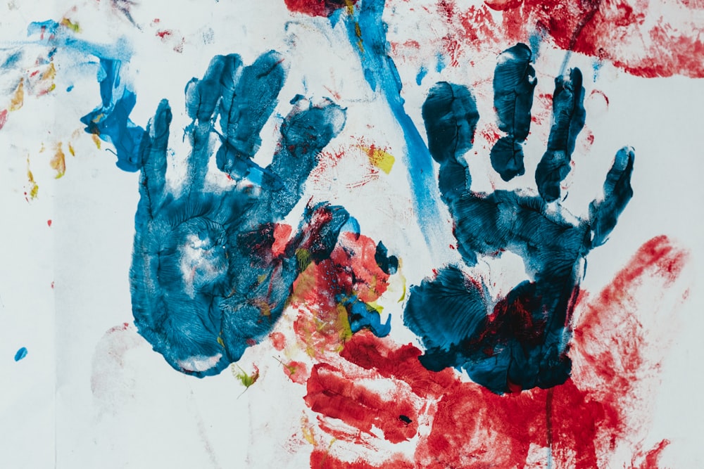 Dipingere impronte di mani