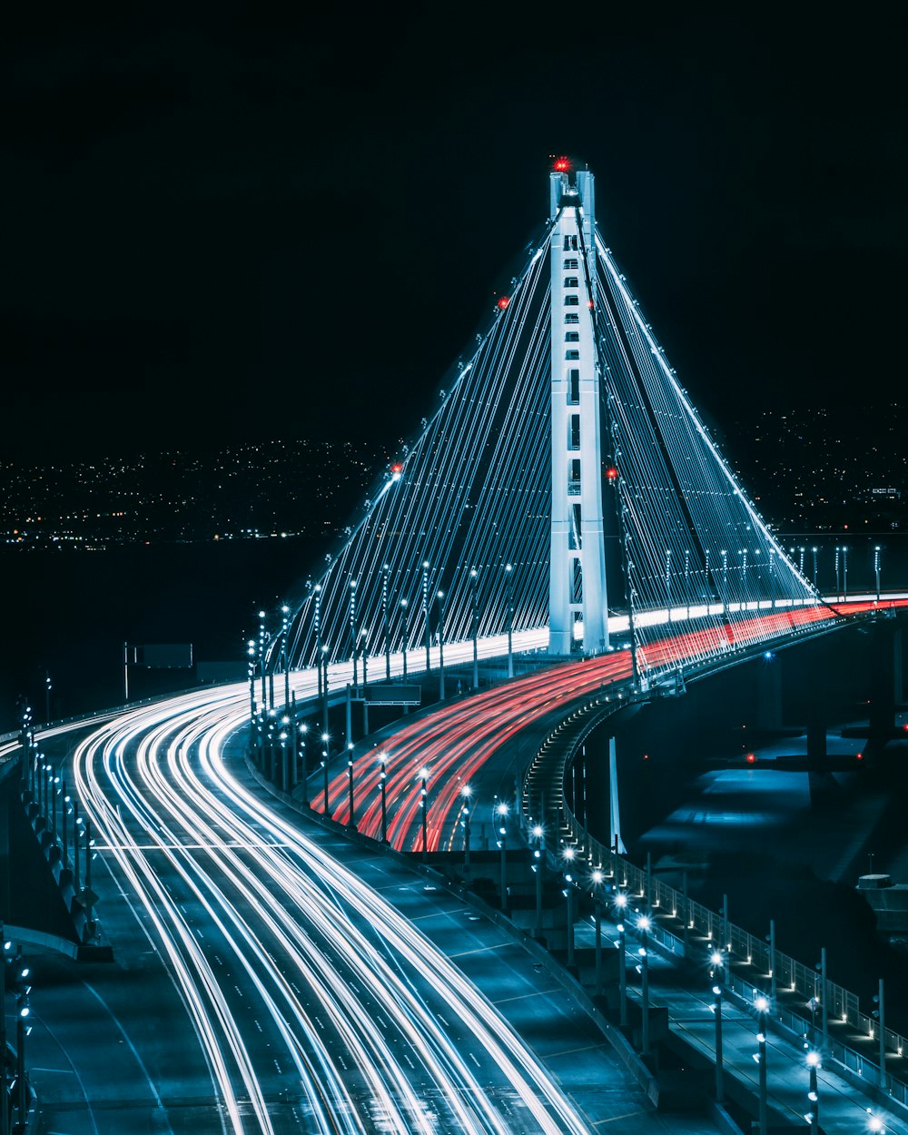 夜間のサンフランシスコ橋