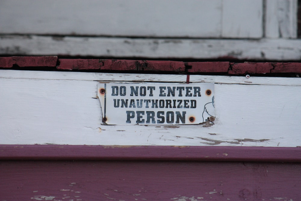 Do Not Enter signage