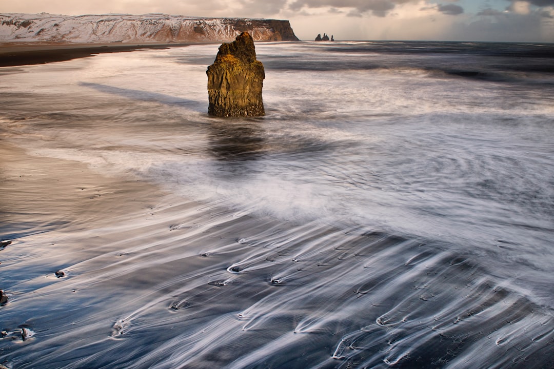 travelers stories about Shore in Dyrhólaey Viewpoint, Iceland