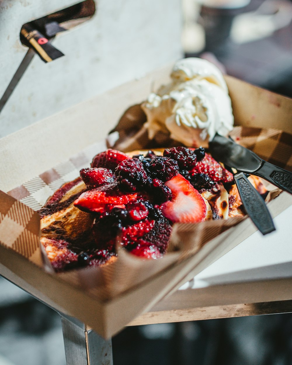 selective focus photography of strawberry pie