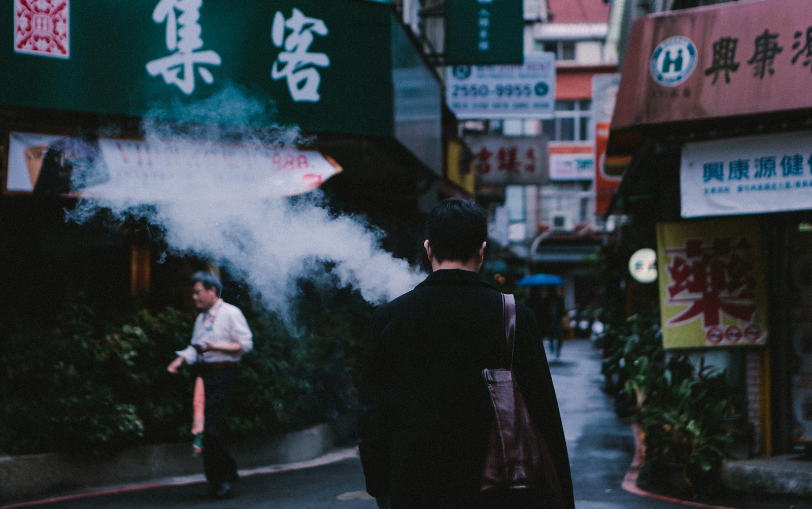 Canon EF 24-70mm F2.8L USM sample photo. Man walking on street photography