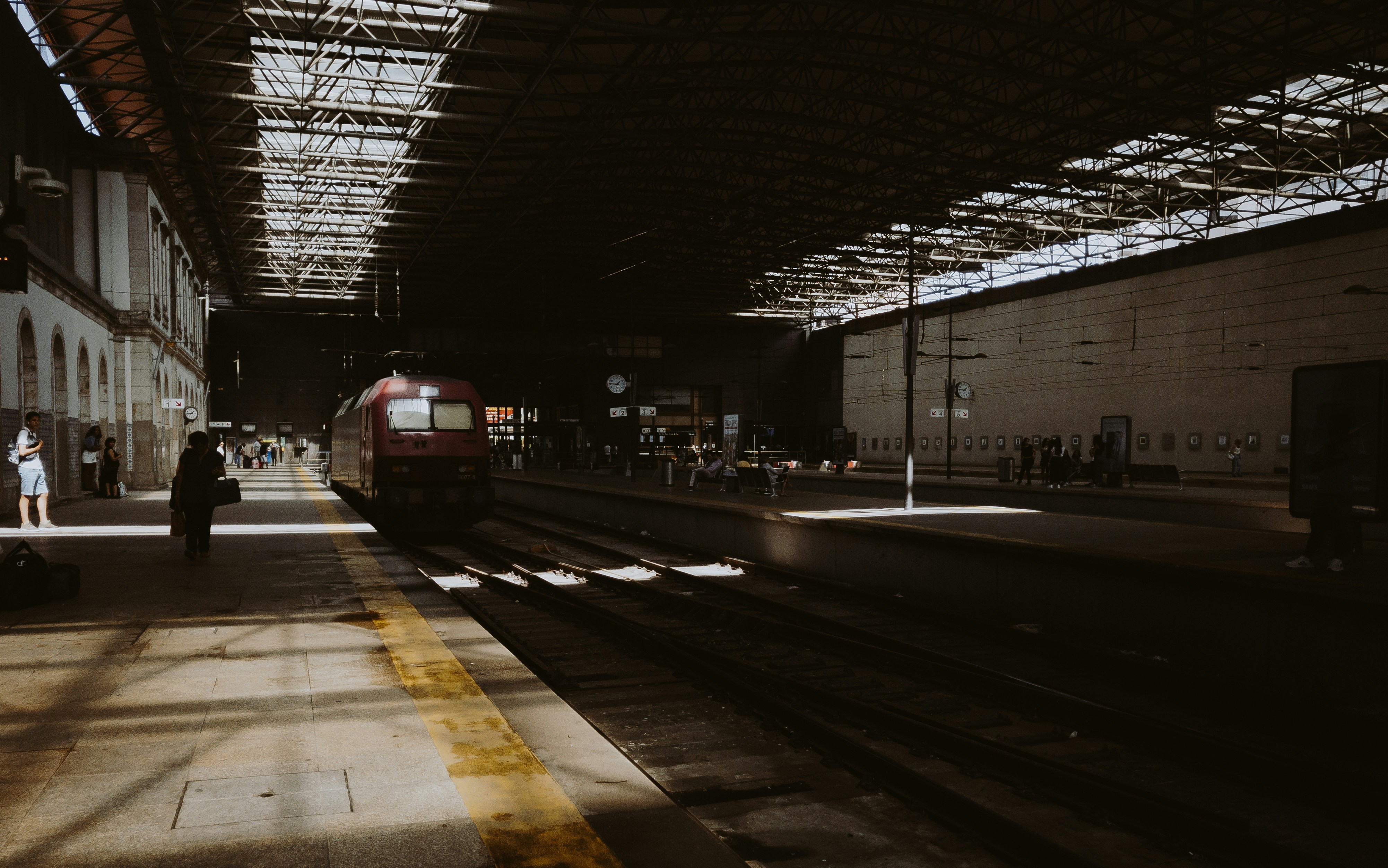 PeopleTech Platform Migrations: Zero‑Downtime Patterns, Serverless Microservices, and Behavioral Signals for Retention