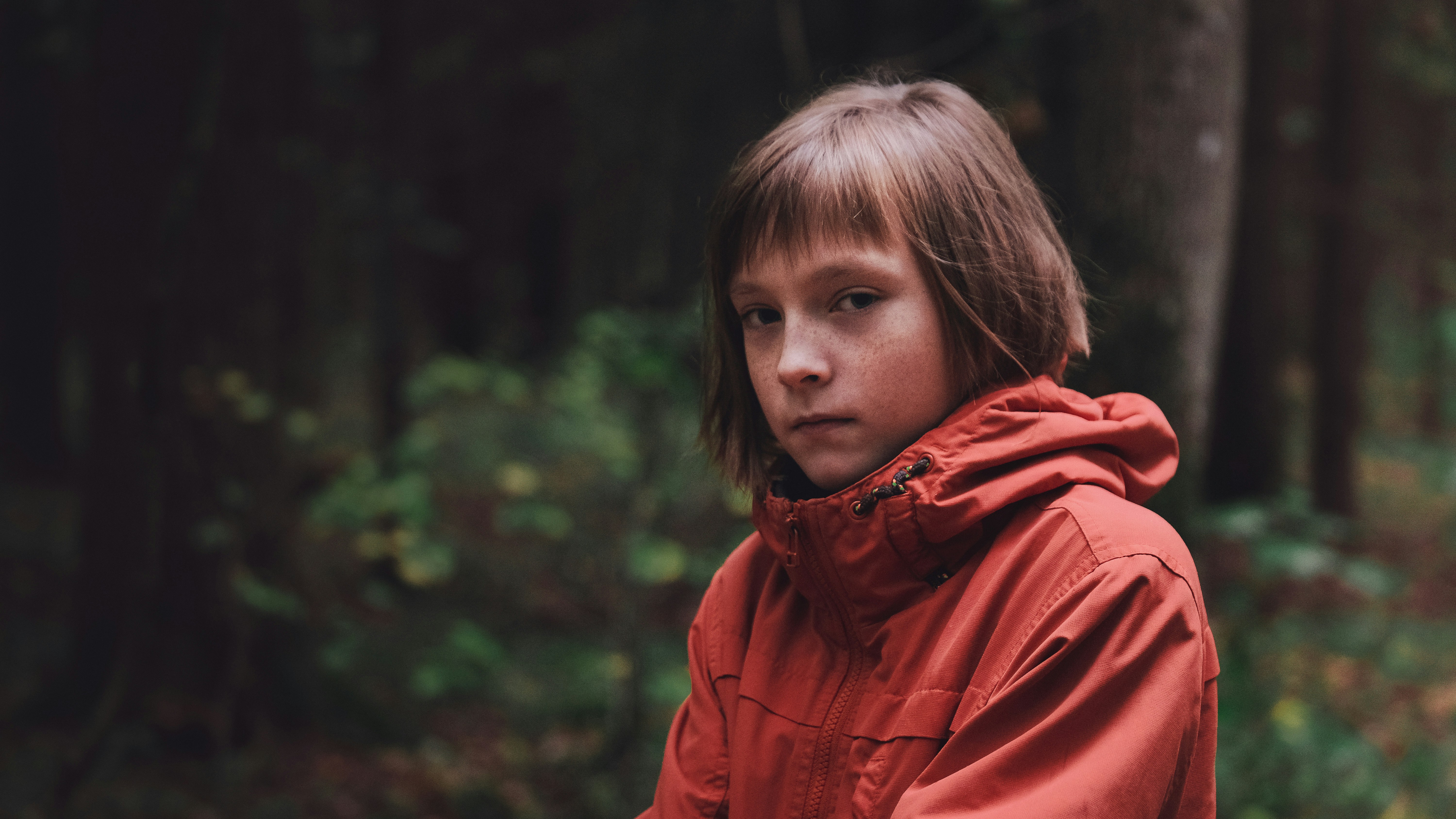 The Dark Side of Child Stardom: 6 Former Kid Actors Who Walked Away – girl wearing red hooded jacket