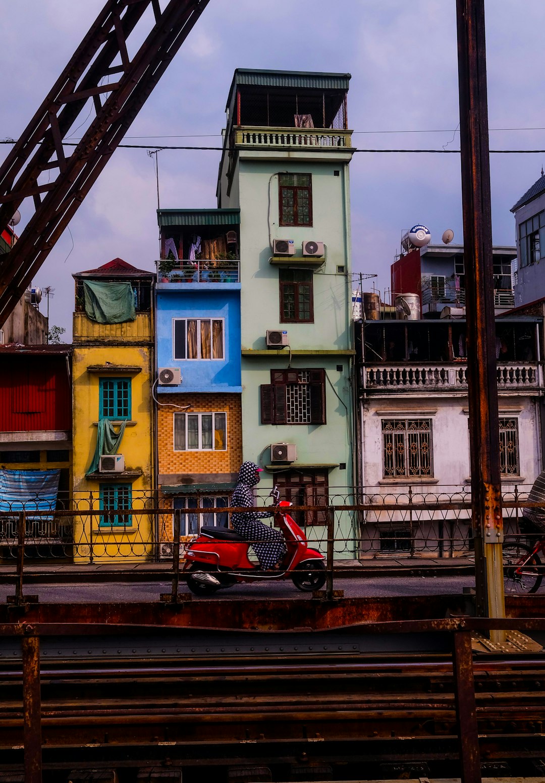 Town photo spot cầu Long Biên Highlands Coffee