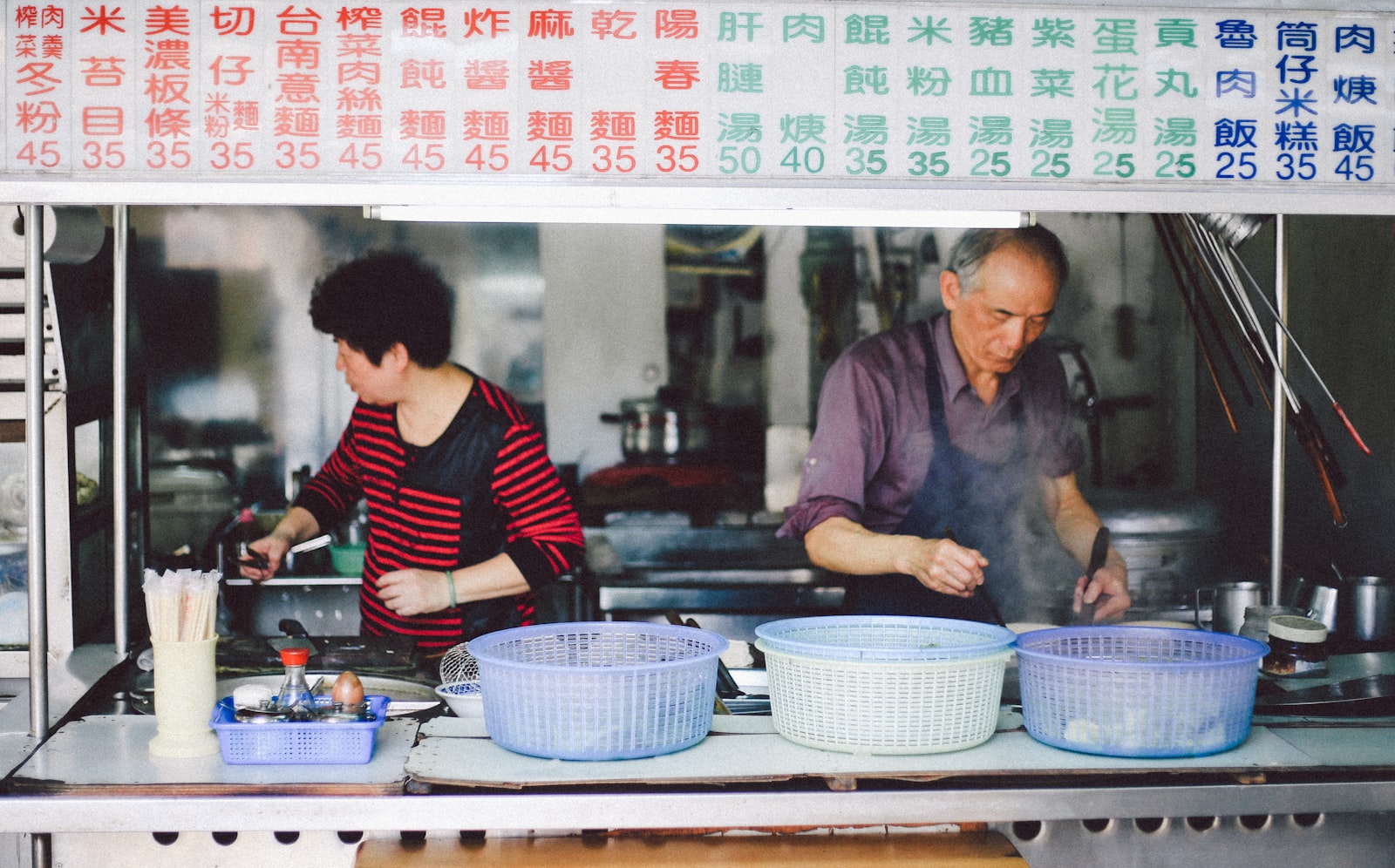 Canon EOS 5D Mark III + Canon EF 50mm F1.8 II sample photo. Man and woman cooking photography