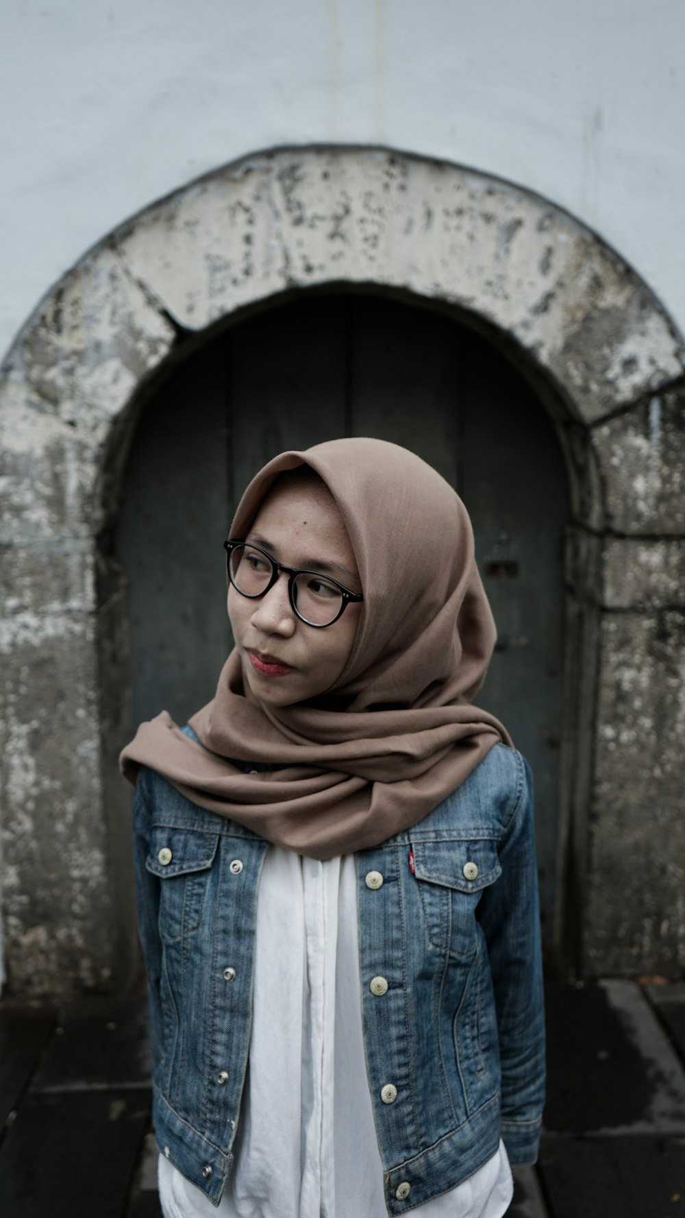 woman wearing brown hijab