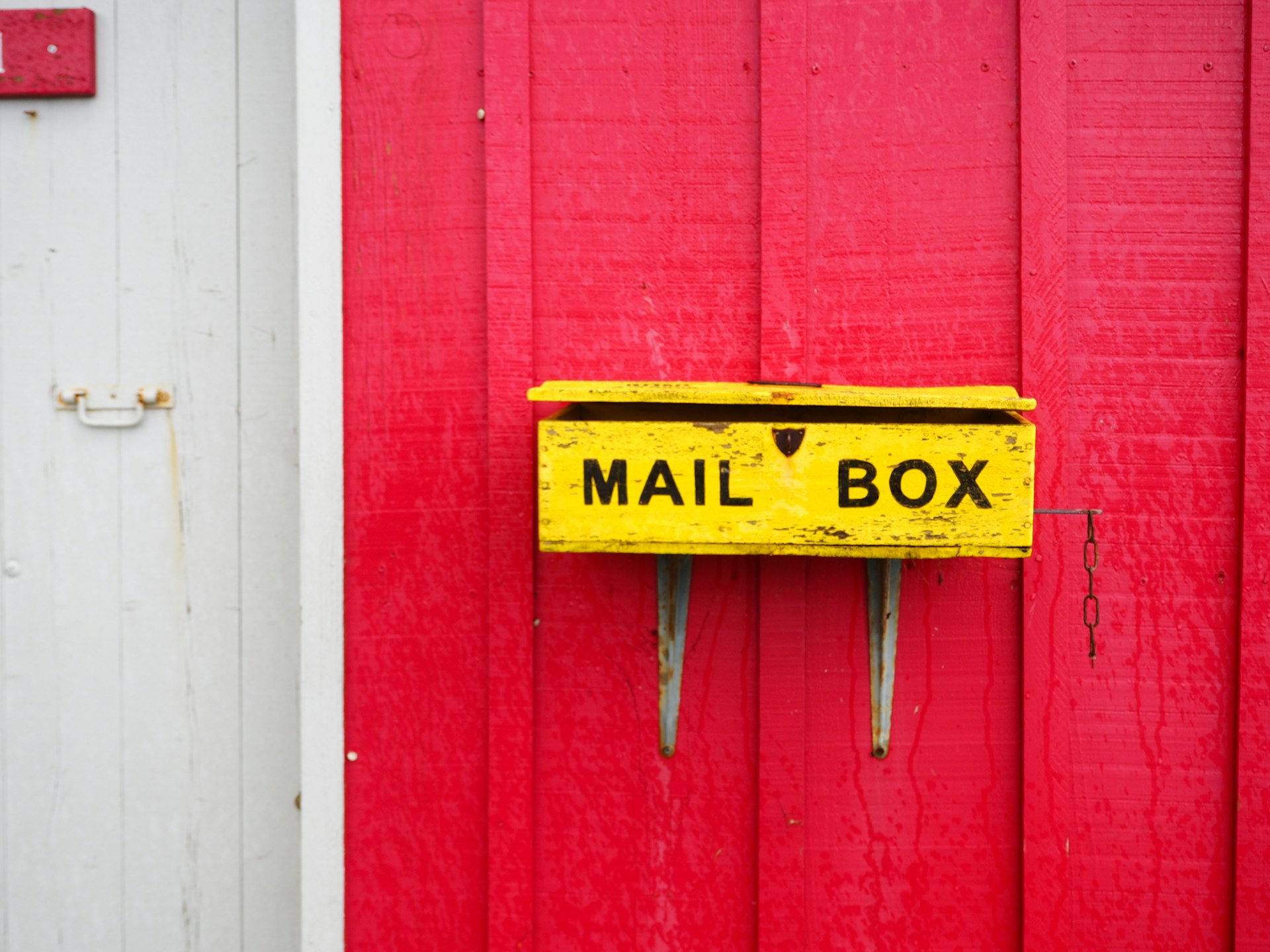 gray computer monitor