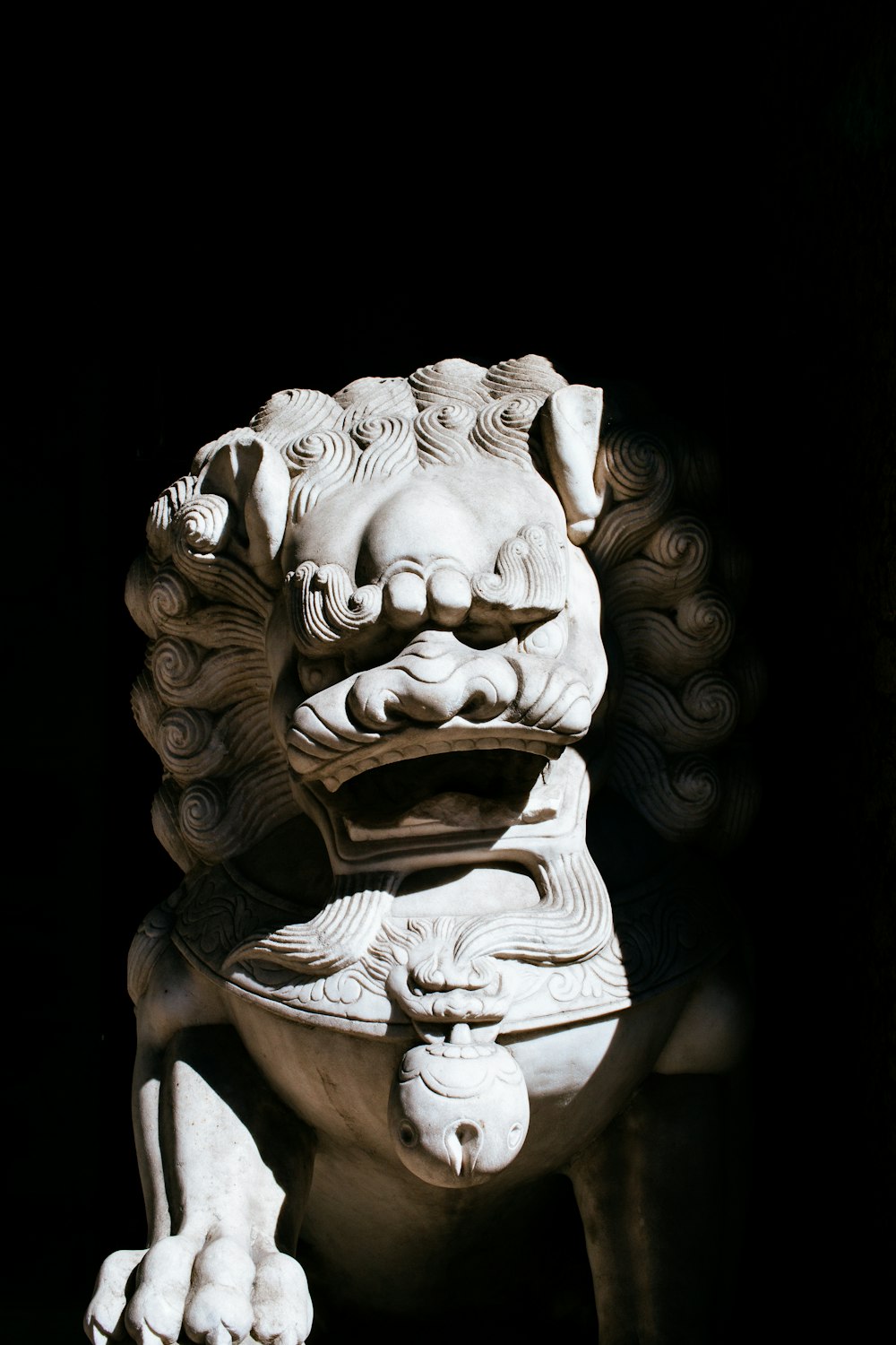 chinese dragon statue