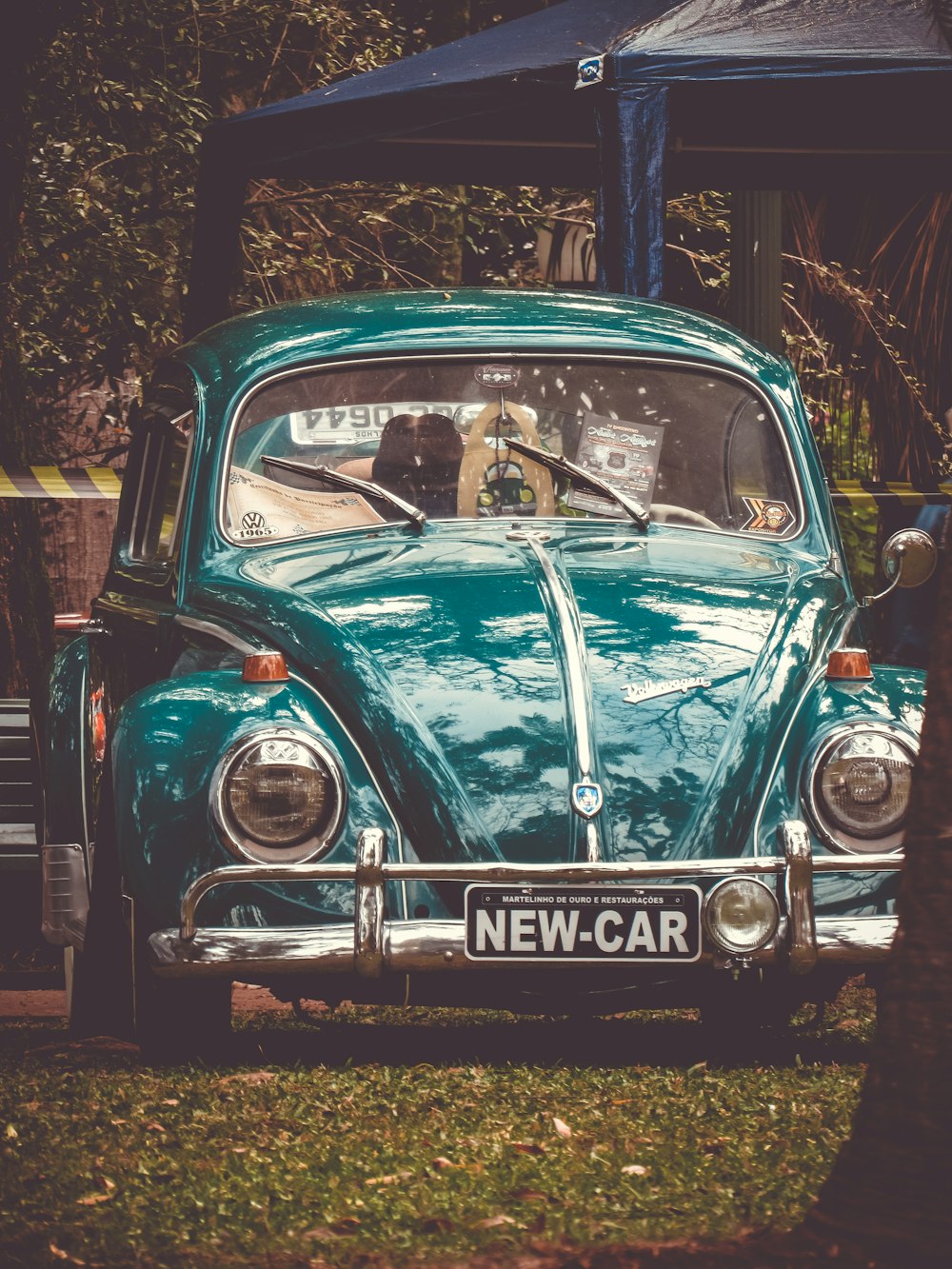 blue Volkswagen Beetle coupe outdoor during daytime