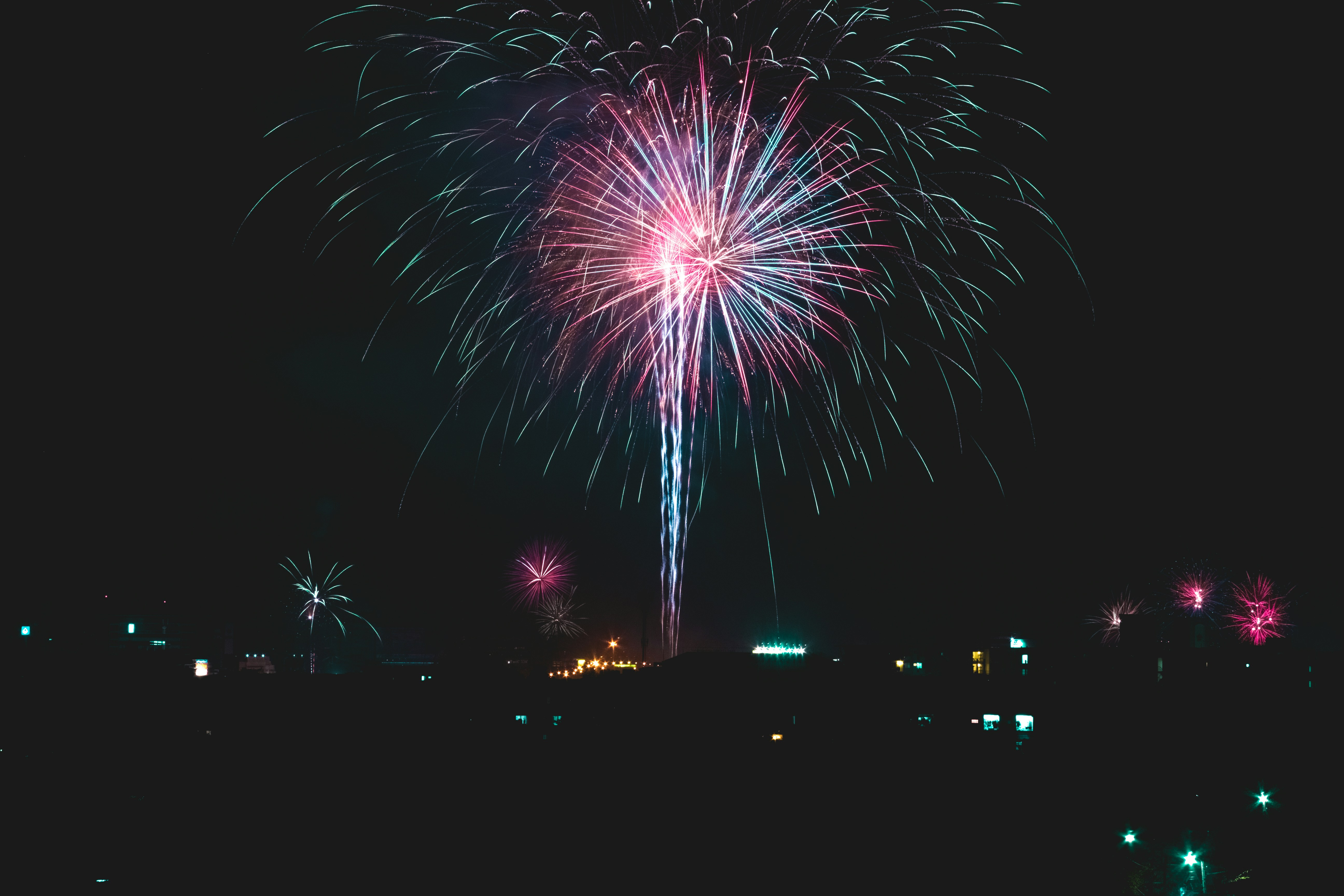fuegos artificiales morados
