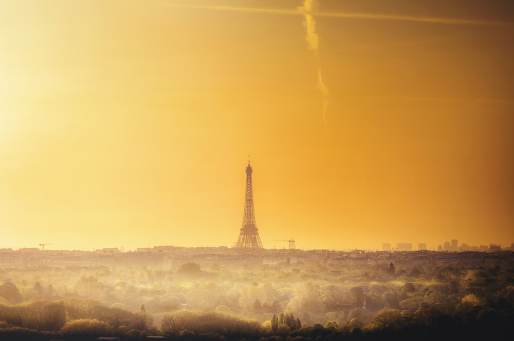 Turm bei Sonnenuntergang