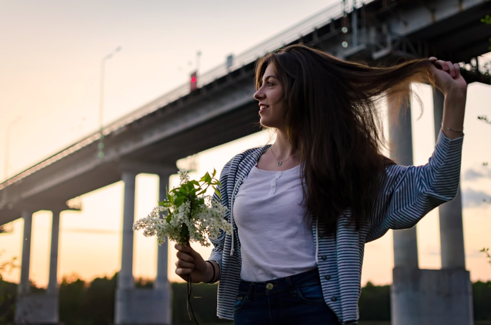 woman holding bouquet of flower