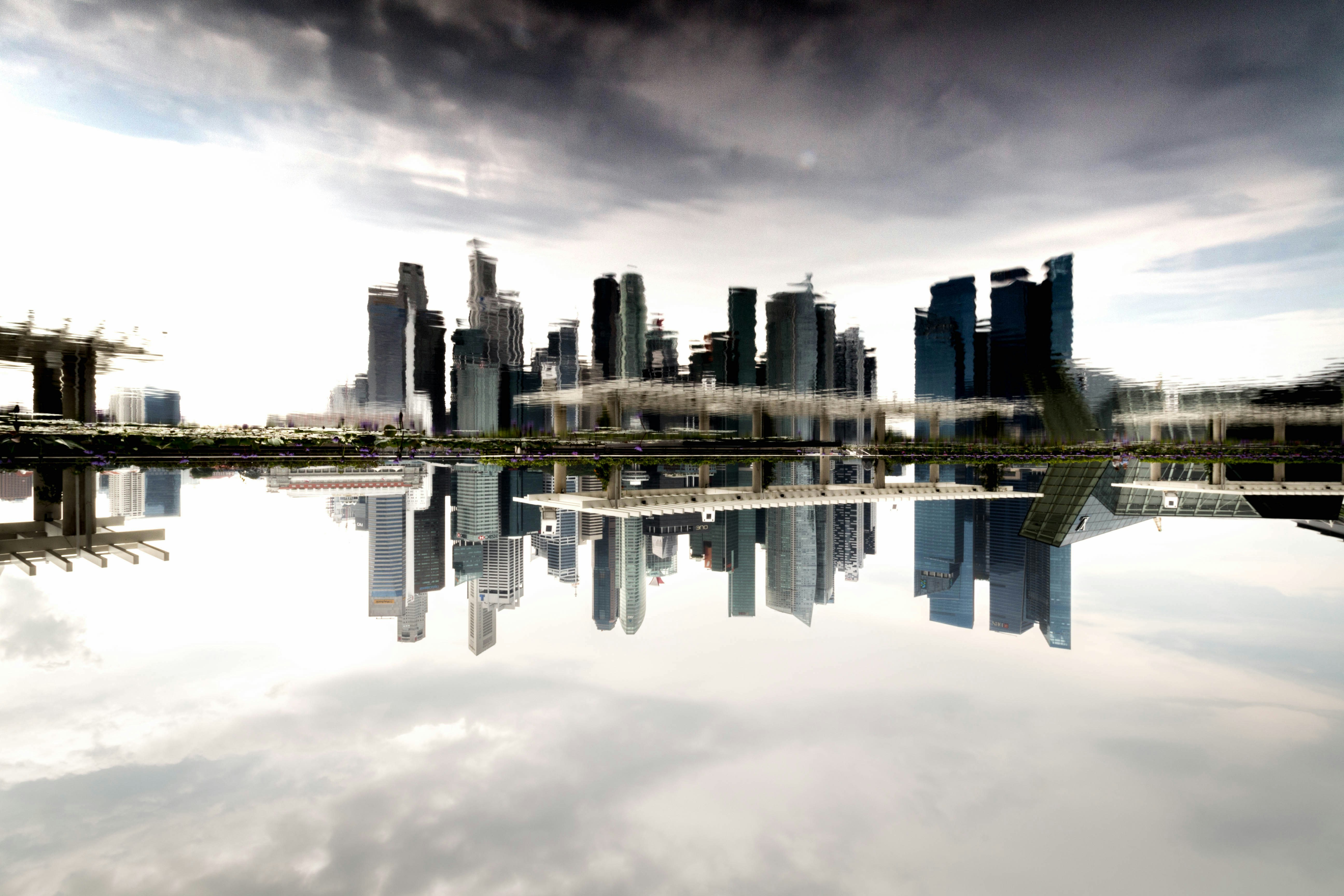 水域近くの高層ビルの風景写真の写真 Unsplashで見つけるグレーの無料写真