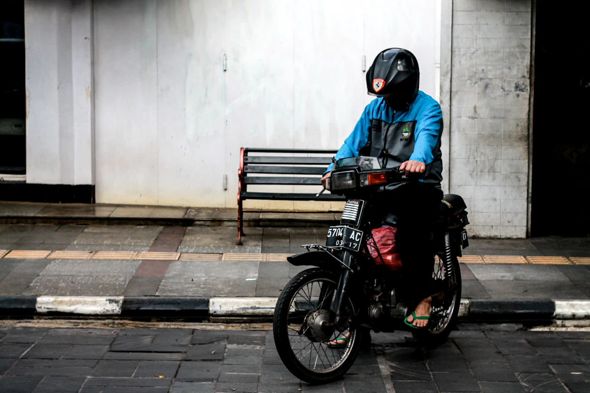 Pengendara sepeda motor di jalan Braga, Bandung.