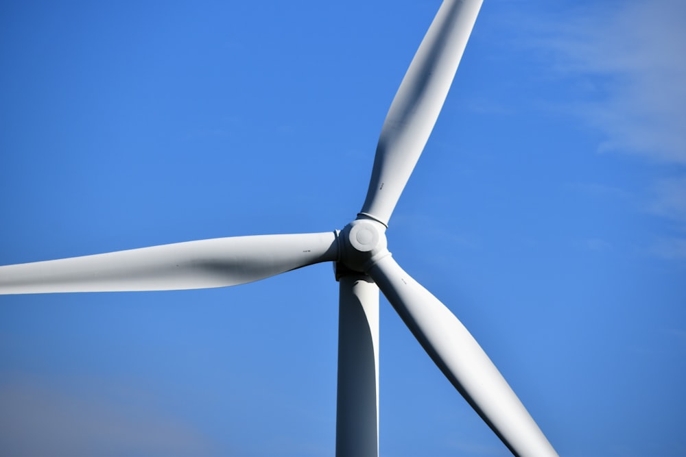 white windmill at daytime