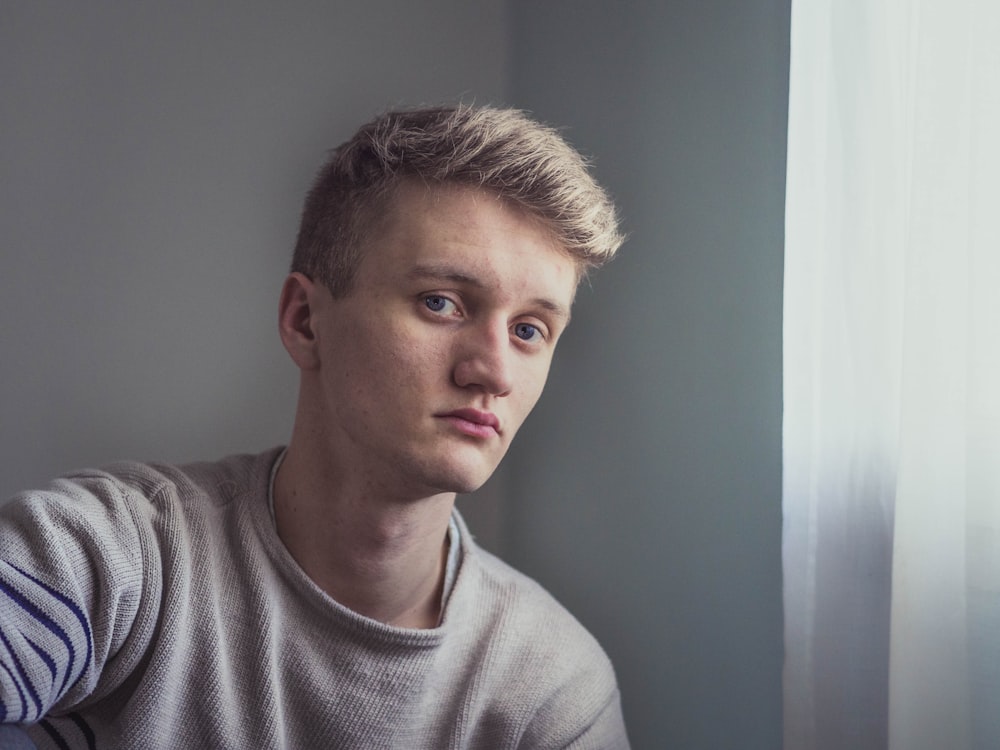 man wearing gray top