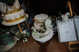 An inviting display of Crystaline’s healthy cakes arranged on vintage plates.