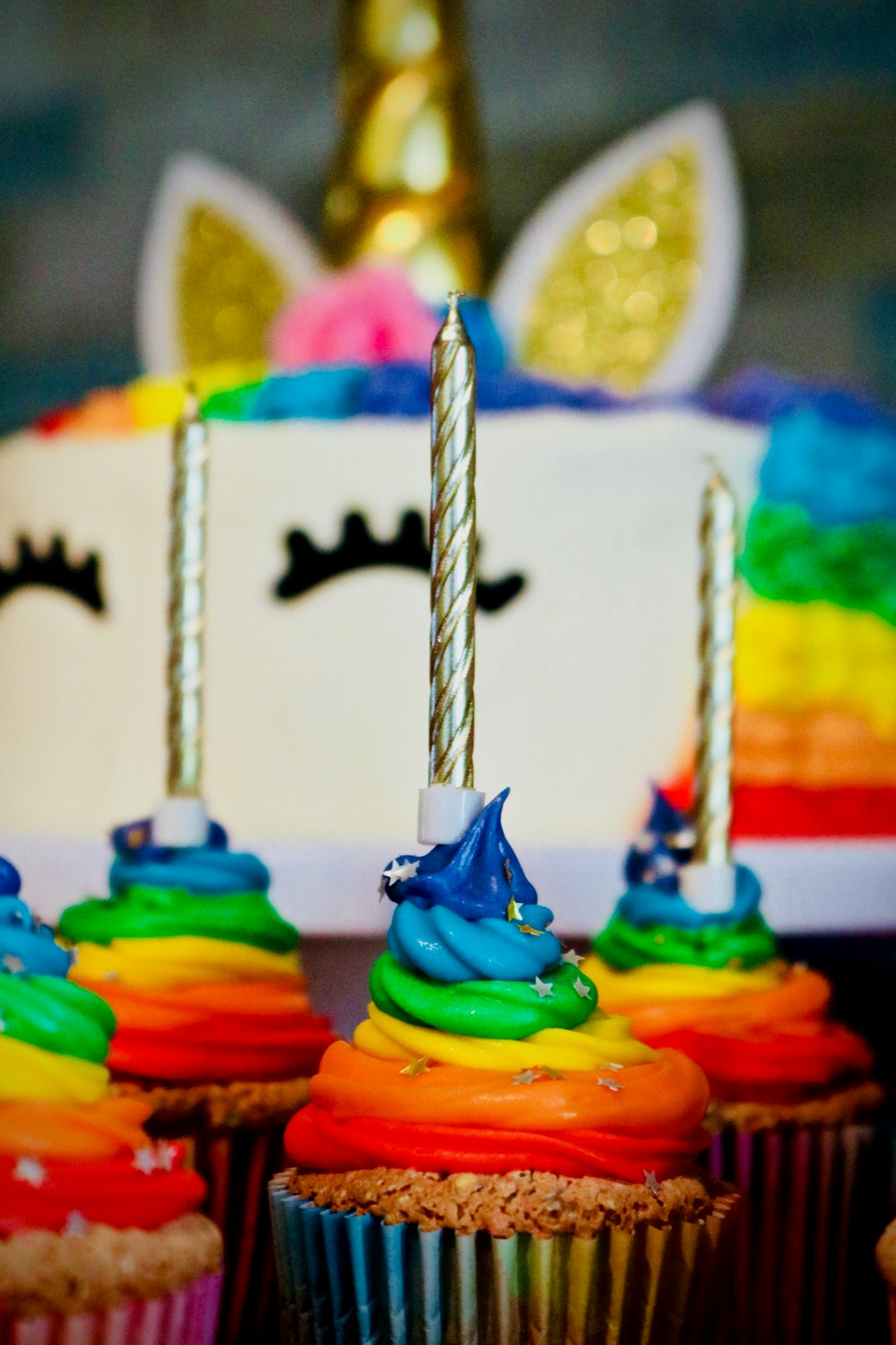 cupcakes with candles