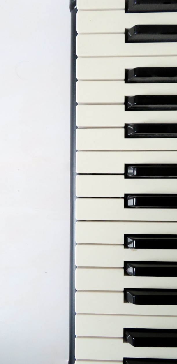 white and black piano keyboard