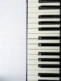 white and black piano keyboard